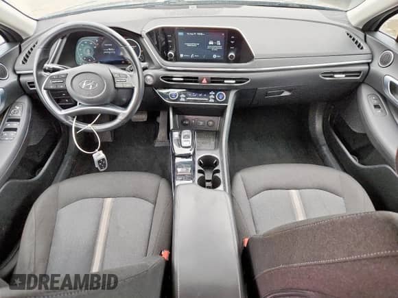 2021 Hyundai Sonata SEL z VIN 5NPEF4JA1MH102810, wystawiony jako Copart lot #70359175 z przebiegiem 49 293 mil mil oraz Czysty tytuł • Clean title. Historia ofert i sprzedaży dostępna na DreamBid. Obrazek 8.