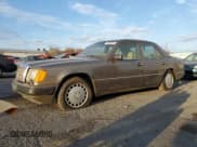 ✅ 1990 Mercedes-Benz 260 • VIN: WDBEA26D8LB226481 • Лот: 79699094. Опубликован ранее на Copart с пробегом 197 582 миль. Бесплатный доступ к архиву аукционных продаж из США и подробный отчёт об истории автомобиля на DreamBid. Изображение 1.