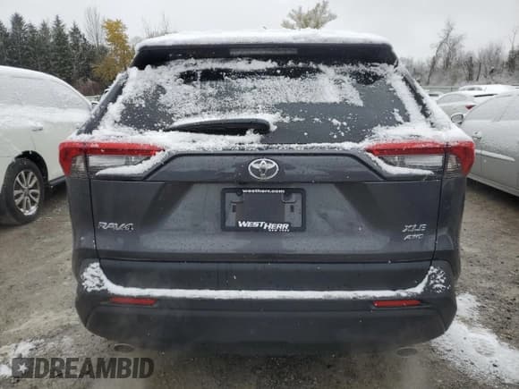 ✅ 2024 Toyota RAV4 XLE Premium • VIN: 2T3A1RFV0RW482745 • Lot: 92029915. Wystawiony na Copart z przebiegiem 8 758 mil. Bezpłatny archiwum sprzedaży aukcyjnych z USA i szczegółowy raport historii pojazdu na DreamBid. Zdjęcie 6.