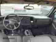 2004 Chevrolet Silverado 1500 Work Truck z VIN 1GCEC14X44Z335614, wystawiony jako IAAI lot #41428046 z przebiegiem 201 735 mil mil oraz . Historia ofert i sprzedaży dostępna na DreamBid. Obrazek 8.