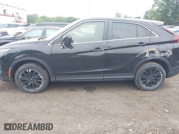 ✅ 2023 Mitsubishi Eclipse Cross LE • VIN: JA4ATVAA3PZ001949 • Lot: 42209728. Wystawiony na IAAI z przebiegiem 64 147 mil. Bezpłatny archiwum sprzedaży aukcyjnych z USA i szczegółowy raport historii pojazdu na DreamBid. Zdjęcie 6.