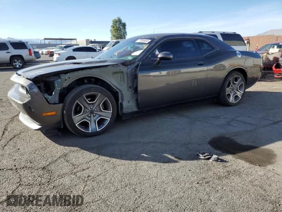 ✅ 2013 Dodge Challenger R/T Plus • VIN: 2C3CDYBT0DH557133 • Lot: 77836934. Wystawiony na Copart z przebiegiem 102 660 mil. Bezpłatny archiwum sprzedaży aukcyjnych z USA i szczegółowy raport historii pojazdu na DreamBid. Zdjęcie 1.