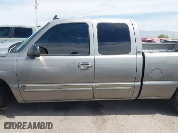 2006 Chevrolet Silverado 1500 LT2 z VIN 2GCEC19T361333158, wystawiony jako IAAI lot #42218305 z przebiegiem 220 009 mil mil oraz . Historia ofert i sprzedaży dostępna na DreamBid. Obrazek 15.