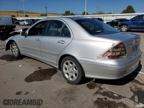 ✅ 2005 Mercedes-Benz C 320 • VIN: WDBRF84JX5F625869 • Lot: 69964924. Wystawiony na Copart z przebiegiem Nie podano. Bezpłatny archiwum sprzedaży aukcyjnych z USA i szczegółowy raport historii pojazdu na DreamBid. Zdjęcie 2.