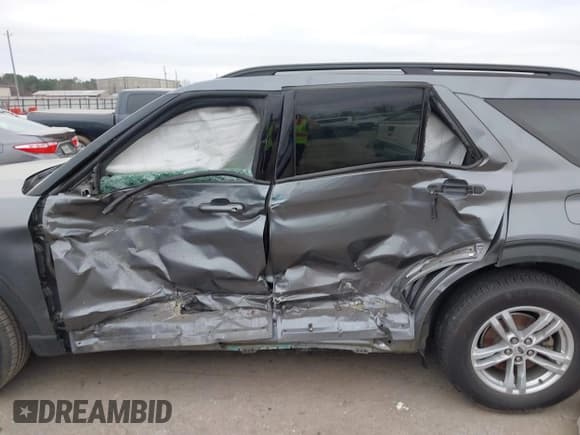 ✅ 2022 Ford Explorer XLT • VIN: 1FMSK7DH7NGA45992 • Lot: 41528896. Wystawiony na IAAI z przebiegiem Nie podano. Bezpłatny archiwum sprzedaży aukcyjnych z USA i szczegółowy raport historii pojazdu na DreamBid. Zdjęcie 15.