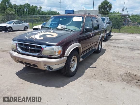✅ 1999 Ford Explorer XLT • VIN: 1FMDU32P2XUC31708 • Lot: 42243725. Wystawiony na IAAI z przebiegiem 239 411 mil. Bezpłatny archiwum sprzedaży aukcyjnych z USA i szczegółowy raport historii pojazdu na DreamBid. Zdjęcie 2.