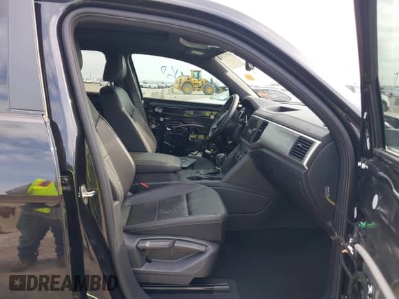 ✅ 2021 Volkswagen Atlas SE • VIN: 1V2JE2CA3MC237879 • Lot: 43521903. Listed on IAAI with 63,970 mi. Free auction sales archive from the USA and detailed vehicle history report at DreamBid. Image 5.