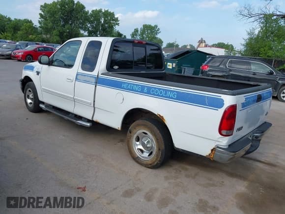 ✅ 2003 Ford F-150 XL • VIN: 1FTRX17W03NA97131 • Лот: 42583990. Опубликован ранее на IAAI с пробегом 204 845 миль. Бесплатный доступ к архиву аукционных продаж из США и подробный отчёт об истории автомобиля на DreamBid. Изображение 3.