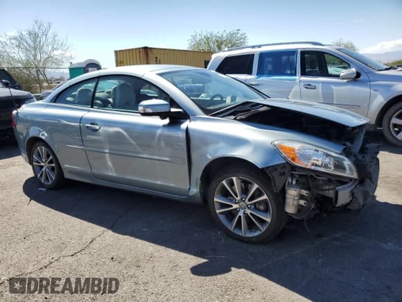 ✅ 2011 Volvo C70 • VIN: YV1672MC3BJ108951 • Лот: 82197835. Опубликован ранее на Copart с пробегом 133 572 миль. Бесплатный доступ к архиву аукционных продаж из США и подробный отчёт об истории автомобиля на DreamBid. Изображение 4.