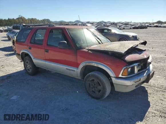 ✅ 1996 Chevrolet Blazer • VIN: 1GNDT13W9T2285134 • Лот: 86460795. Опубликован ранее на Copart с пробегом 262 482 миль. Бесплатный доступ к архиву аукционных продаж из США и подробный отчёт об истории автомобиля на DreamBid. Изображение 4.