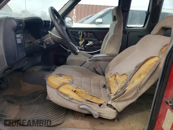 ✅ 1994 Chevrolet S-10 LS • VIN: 1GCCS19W2R8100166 • Лот: 88144695. Опубликован ранее на Copart с пробегом 277 864 миль. Бесплатный доступ к архиву аукционных продаж из США и подробный отчёт об истории автомобиля на DreamBid. Изображение 7.