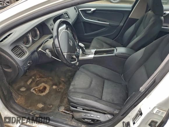 ✅ 2013 Volvo S60 T5 Premier • VIN: YV1612FS4D2178087 • Lot: 93377965. Wystawiony na Copart z przebiegiem 175 439 mil. Bezpłatny archiwum sprzedaży aukcyjnych z USA i szczegółowy raport historii pojazdu na DreamBid. Zdjęcie 7.