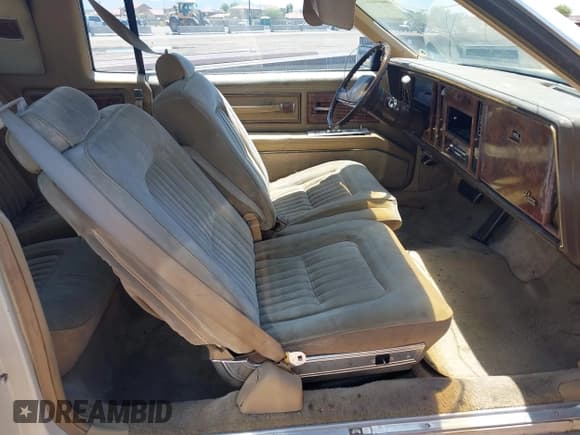 ✅ 1984 Buick Riviera • VIN: 1G4AZ57Y1EE422724 • Lot: 42443011. Wystawiony na IAAI z przebiegiem 7 506 mil. Bezpłatny archiwum sprzedaży aukcyjnych z USA i szczegółowy raport historii pojazdu na DreamBid. Zdjęcie 5.