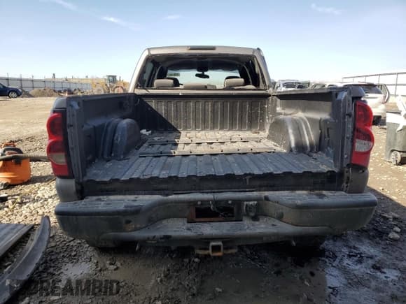 ✅ 2006 Chevrolet Silverado 2500HD LT1 • VIN: 1GCHK23246F103885 • Lot: 48869075. Wystawiony na Copart z przebiegiem Nie podano. Bezpłatny archiwum sprzedaży aukcyjnych z USA i szczegółowy raport historii pojazdu na DreamBid. Zdjęcie 6.