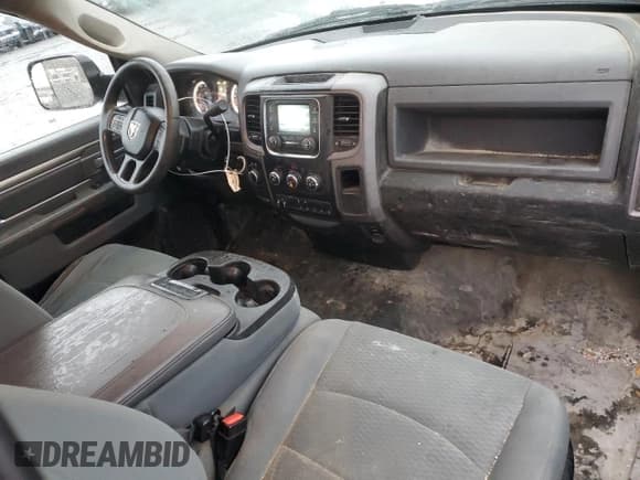 ✅ 2018 Ram 2500 Tradesman • VIN: 3C6MR5AJ8JG337998 • Lot: 85185914. Wystawiony na Copart z przebiegiem 131 337 mil. Bezpłatny archiwum sprzedaży aukcyjnych z USA i szczegółowy raport historii pojazdu na DreamBid. Zdjęcie 8.