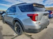 ✅ 2022 Ford Explorer Timberline • VIN: 1FMSK8JH3NGB66173 • Lot: 94143705. Wystawiony na Copart z przebiegiem 56 189 mil. Bezpłatny archiwum sprzedaży aukcyjnych z USA i szczegółowy raport historii pojazdu na DreamBid. Zdjęcie 2.