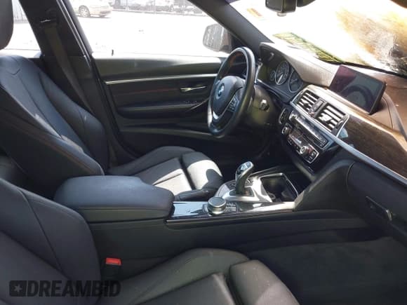 ✅ 2018 BMW 3 Series 330i xDrive • VIN: WBA8D9G54JNU70241 • Lot: 42226428. Listed on IAAI with Not provided. Free auction sales archive from the USA and detailed vehicle history report at DreamBid. Image 5.