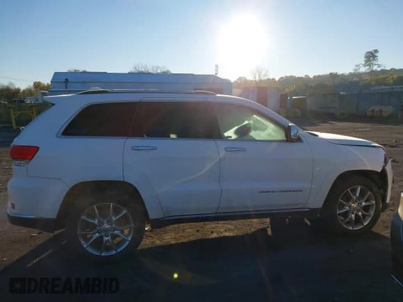 ✅ 2015 Jeep Grand Cherokee Summit • VIN: 1C4RJFJM5FC806853 • Лот: 43510692. Опубликован ранее на IAAI с пробегом 212 661 миль. Бесплатный доступ к архиву аукционных продаж из США и подробный отчёт об истории автомобиля на DreamBid. Изображение 13.