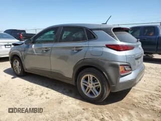 ✅ 2021 Hyundai Kona SE • VIN: KM8K12AAXMU714365 • Лот: 50586834. Опубликован ранее на Copart с пробегом 55 681 миль. Бесплатный доступ к архиву аукционных продаж из США и подробный отчёт об истории автомобиля на DreamBid. Изображение 2.