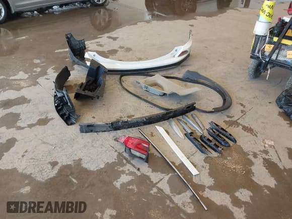 ✅ 2017 Toyota RAV4 XLE • VIN: JTMWFREV0HJ716663 • Лот: 41256607. Опубликован ранее на IAAI с пробегом 101 641 миль. Бесплатный доступ к архиву аукционных продаж из США и подробный отчёт об истории автомобиля на DreamBid. Изображение 12.