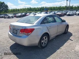 ✅ 2015 Chevrolet Cruze LT • VIN: 1G1PC5SB7F7180748 • Lot: 43118576. Wystawiony na IAAI z przebiegiem 106 511 mil. Bezpłatny archiwum sprzedaży aukcyjnych z USA i szczegółowy raport historii pojazdu na DreamBid. Zdjęcie 4.