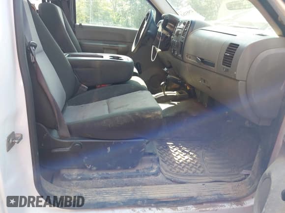 ✅ 2009 Chevrolet Silverado 2500HD • VIN: 1GBHK44K69F155571 • Lot: 42853263. Wystawiony na IAAI z przebiegiem 73 094 mil. Bezpłatny archiwum sprzedaży aukcyjnych z USA i szczegółowy raport historii pojazdu na DreamBid. Zdjęcie 5.