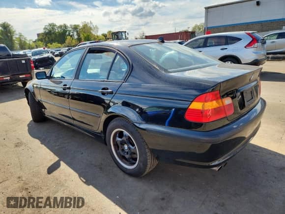 2005 BMW 3 Series 325xi with VIN WBAEU33485PR14793, listed as a Copart auction lot 85345015 with 205,426 mi miles and Salvage title. Bid and sale history available at DreamBid. Image 2.
