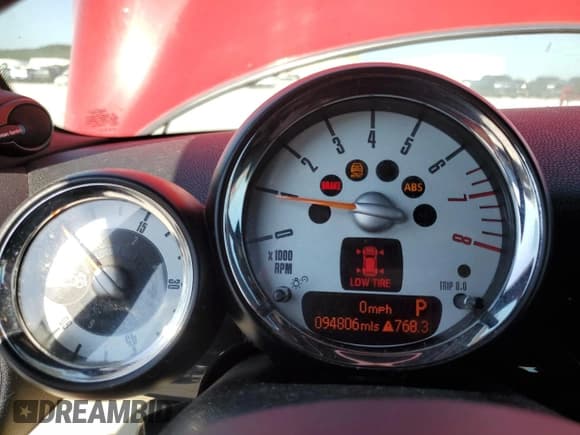 ✅ 2011 MINI Convertible • VIN: WMWZN3C51BTZ78247 • Lot: 68898585. Wystawiony na Copart z przebiegiem 94 806 mil. Bezpłatny archiwum sprzedaży aukcyjnych z USA i szczegółowy raport historii pojazdu na DreamBid. Zdjęcie 9.