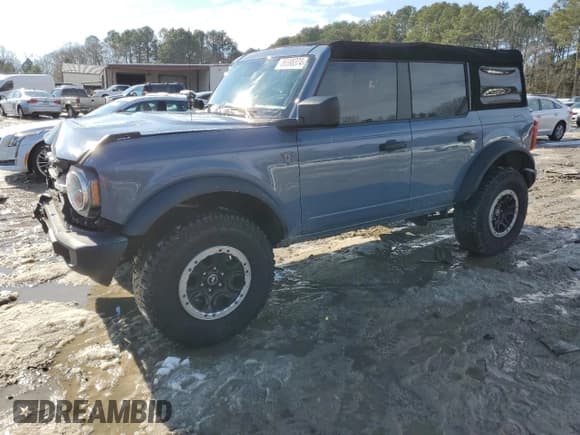 ✅ 2023 Ford Bronco • VIN: 1FMEE5DP0PLB17111 • Лот: 86588374. Опубликован ранее на Copart с пробегом 26 093 миль. Бесплатный доступ к архиву аукционных продаж из США и подробный отчёт об истории автомобиля на DreamBid. Изображение 1.