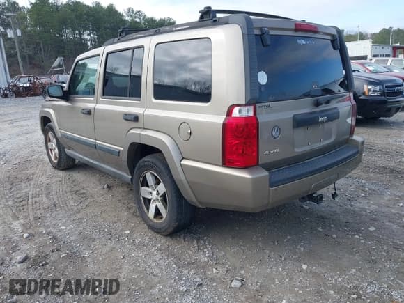 ✅ 2006 Jeep Commander • VIN: 1J8HG48K16C104055 • Lot: 41487376. Wystawiony na IAAI z przebiegiem 176 234 mil. Bezpłatny archiwum sprzedaży aukcyjnych z USA i szczegółowy raport historii pojazdu na DreamBid. Zdjęcie 3.