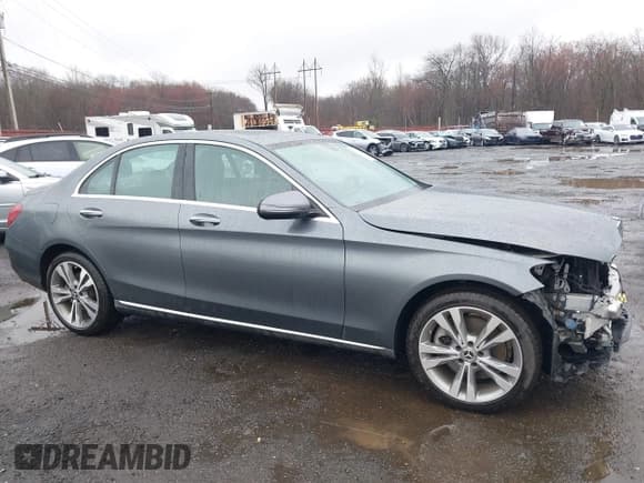 ✅ 2019 Mercedes-Benz C 300 • VIN: 55SWF8EBXKU291272 • Lot: 41976071. Wystawiony na IAAI z przebiegiem 59 100 mil. Bezpłatny archiwum sprzedaży aukcyjnych z USA i szczegółowy raport historii pojazdu na DreamBid. Zdjęcie 18.