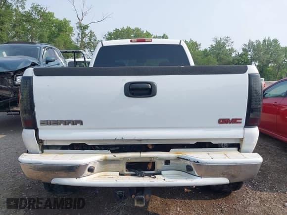 ✅ 2006 Chevrolet Silverado 2500HD LT3 • VIN: 1GCHK23D06F160988 • Лот: 42415980. Опубликован ранее на IAAI с пробегом 306 451 миль. Бесплатный доступ к архиву аукционных продаж из США и подробный отчёт об истории автомобиля на DreamBid. Изображение 16.