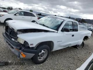 ✅ 2000 Dodge Dakota • VIN: 1B7GL22X1YS708575 • Lot: 82715565. Wystawiony na Copart z przebiegiem 133 656 mil. Bezpłatny archiwum sprzedaży aukcyjnych z USA i szczegółowy raport historii pojazdu na DreamBid. Zdjęcie 1.