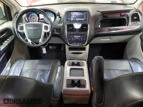 ✅ 2014 Chrysler Town & Country Touring L • VIN: 2C4RC1CG0ER461032 • Lot: 81019235. Listed on Copart with 136,384 mi. Free auction sales archive from the USA and detailed vehicle history report at DreamBid. Image 8.