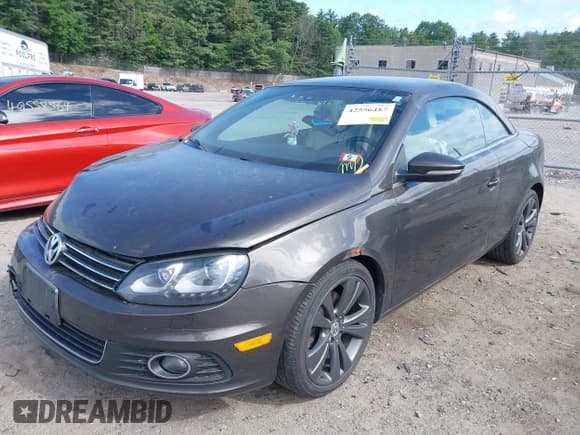 ✅ 2013 Volkswagen Eos Executive • VIN: WVWFW8AH0DV009334 • Lot: 42556487. Wystawiony na IAAI z przebiegiem 83 435 mil. Bezpłatny archiwum sprzedaży aukcyjnych z USA i szczegółowy raport historii pojazdu na DreamBid. Zdjęcie 2.