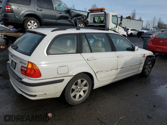 ✅ 2003 BMW 3 Series 325xi • VIN: WBAEP33453PF02144 • Lot: 86409354. Listed on Copart with 312,336 mi. Free auction sales archive from the USA and detailed vehicle history report at DreamBid. Image 3.