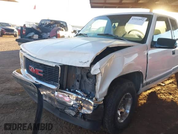 ✅ 1997 GMC Sierra 1500 • VIN: 1GTEC19M1VE524695 • Лот: 43552092. Размещён на IAAI с пробегом 215 857 миль миль. Получите бесплатный доступ к архиву аукционных продаж из США и посмотрите подробный отчёт об истории автомобиля на DreamBid. Изображение 6.