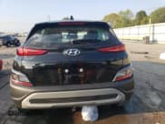 ✅ 2022 Hyundai Kona SE • VIN: KM8K22AB6NU762923 • Лот: 68256214. Опубликован ранее на Copart с пробегом 25 053 миль. Бесплатный доступ к архиву аукционных продаж из США и подробный отчёт об истории автомобиля на DreamBid. Изображение 6.