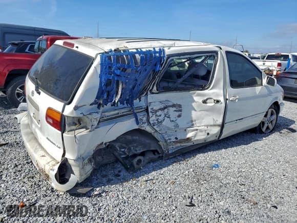 ✅ 1998 Toyota Sienna LE • VIN: 4T3ZF13CXWU066898 • Lot: 95279375. Listed on Copart with Not provided. Free auction sales archive from the USA and detailed vehicle history report at DreamBid. Image 3.