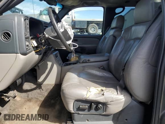 2001 Chevrolet Suburban LT with VIN 3GNGK26U81G216195, listed as a Copart auction lot 69210905 with 260,017 mi miles and Salvage title. Bid and sale history available at DreamBid. Image 7.