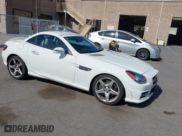 ✅ 2013 Mercedes-Benz SLK 250 • VIN: WDDPK4HA9DF057092 • Lot: 42032120. Wystawiony na IAAI z przebiegiem 142 991 mil. Bezpłatny archiwum sprzedaży aukcyjnych z USA i szczegółowy raport historii pojazdu na DreamBid. Zdjęcie 1.