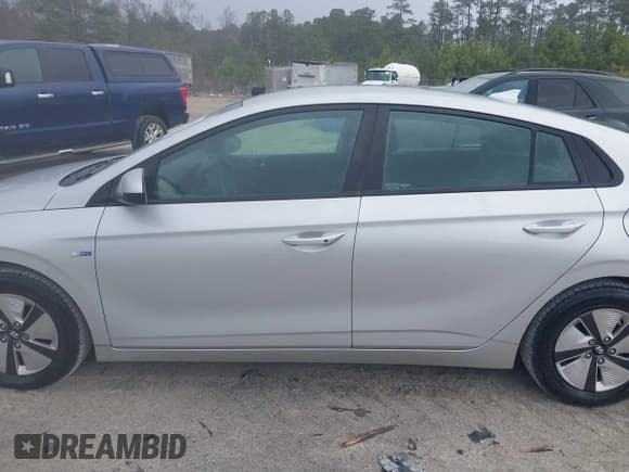 ✅ 2019 Hyundai Ioniq Blue • VIN: KMHC65LC3KU118095 • Lot: 41717628. Wystawiony na IAAI z przebiegiem 101 787 mil. Bezpłatny archiwum sprzedaży aukcyjnych z USA i szczegółowy raport historii pojazdu na DreamBid. Zdjęcie 14.