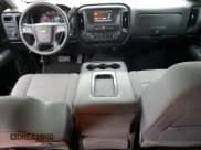 ✅ 2019 Chevrolet Silverado 1500 Custom • VIN: 2GCRCMEC9K1193992 • Lot: 76494724. Wystawiony na Copart z przebiegiem 83 892 mil. Bezpłatny archiwum sprzedaży aukcyjnych z USA i szczegółowy raport historii pojazdu na DreamBid. Zdjęcie 8.