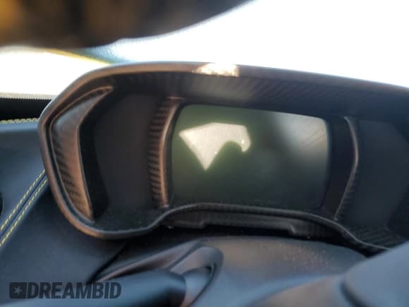 ✅ 2016 Alfa Romeo 4C • VIN: ZARBAAB40GM183338 • Lot: 74145314. Wystawiony na Copart z przebiegiem Nie podano. Bezpłatny archiwum sprzedaży aukcyjnych z USA i szczegółowy raport historii pojazdu na DreamBid. Zdjęcie 9.