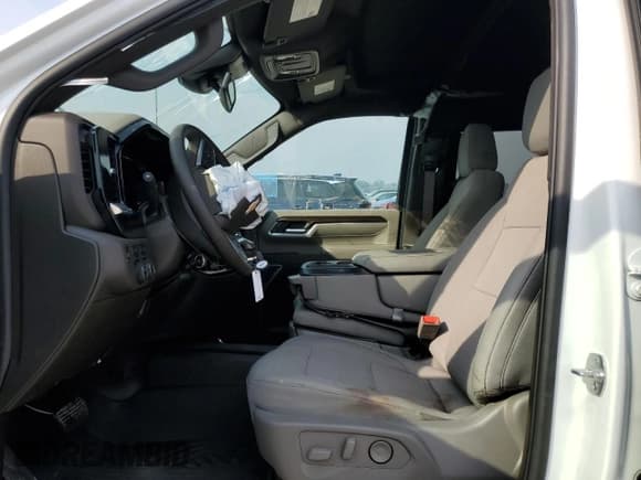 ✅ 2025 Chevrolet Silverado 2500HD LT • VIN: 2GC1KNEY7S1111663 • Лот: 47176885. Опубликован ранее на Copart с пробегом Не указан. Бесплатный доступ к архиву аукционных продаж из США и подробный отчёт об истории автомобиля на DreamBid. Изображение 7.