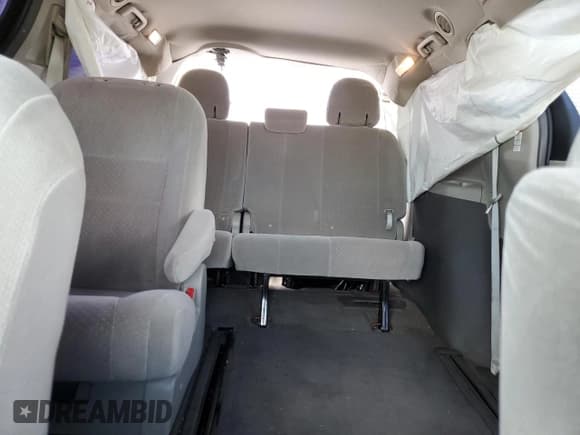 ✅ 2015 Toyota Sienna LE • VIN: 5TDKK3DC5FS605209 • Lot: 86135375. Listed on Copart with 88,396 mi. Free auction sales archive from the USA and detailed vehicle history report at DreamBid. Image 10.