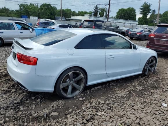 ✅ 2014 Audi RS 5 • VIN: WUAC6AFR1EA902197 • Lot: 61592245. Listed on Copart with 75,243 mi. Free auction sales archive from the USA and detailed vehicle history report at DreamBid. Image 3.