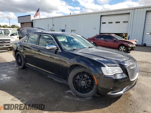 ✅ 2018 Chrysler 300 Touring • VIN: 2C3CCAAG4JH341926 • Lot: 90263395. Listed on Copart with 138,525 mi. Free auction sales archive from the USA and detailed vehicle history report at DreamBid. Image 4.