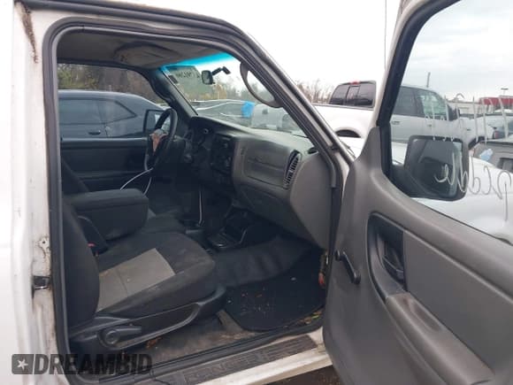 ✅ 2006 Ford Ranger XL • VIN: 1FTYR14D36PA41072 • Lot: 43791266. Wystawiony na IAAI z przebiegiem 258 732 mil. Bezpłatny archiwum sprzedaży aukcyjnych z USA i szczegółowy raport historii pojazdu na DreamBid. Zdjęcie 5.