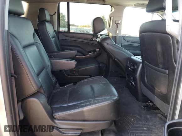✅ 2015 Chevrolet Suburban LTZ • VIN: 1GNSKKKC5FR163003 • Lot: 85335425. Wystawiony na Copart z przebiegiem 172 090 mil. Bezpłatny archiwum sprzedaży aukcyjnych z USA i szczegółowy raport historii pojazdu na DreamBid. Zdjęcie 11.